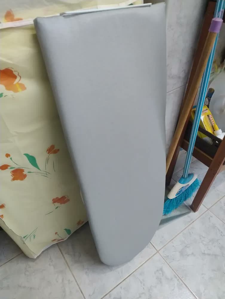 foto de Tabua Portátil Pequena Dobrável De Mesa Cama Tecido Térmico
