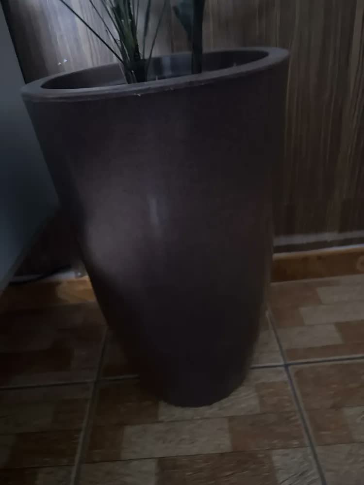 foto de Vaso Grande Polietileno Planta Liso Decorativo Jardim Varand
