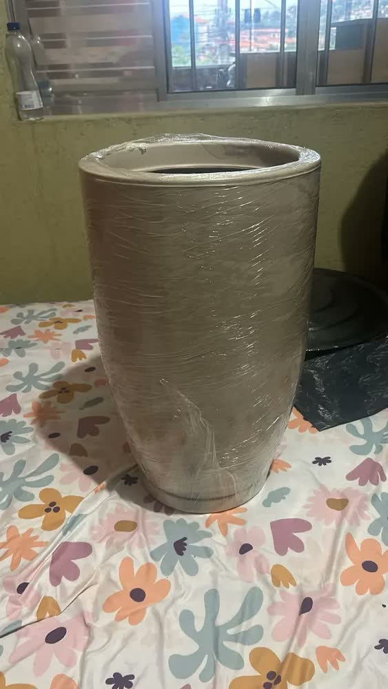 foto de Vaso Grande Polietileno Planta Liso Decorativo Jardim Varand