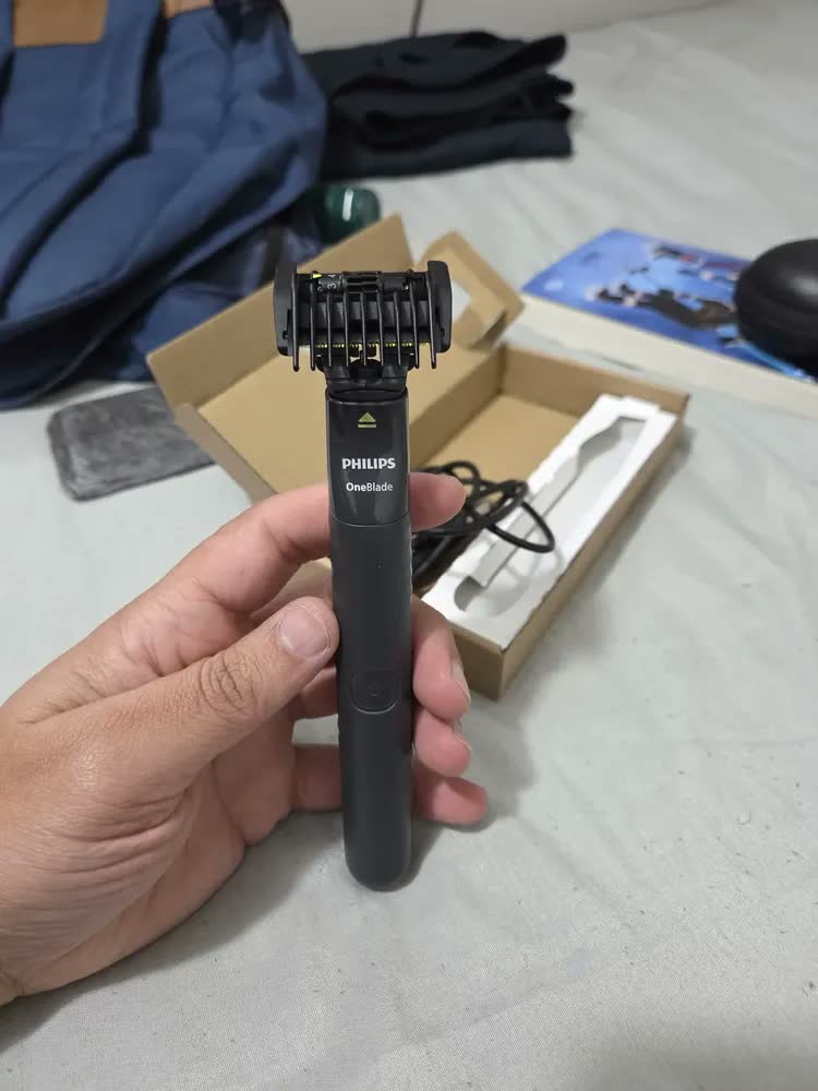 foto de Barbeador Elétrico Philips Qp1424/10 Oneblade