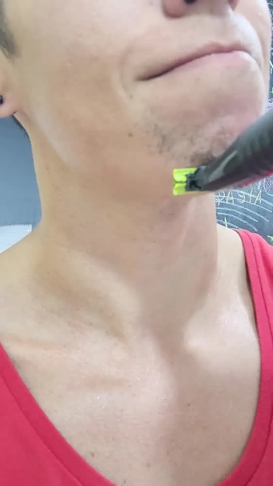 foto de Barbeador e Aparador Elétrico Philips OneBlade com Pente 5 em 1, Sem Fio e À Prova D'Água - QP1425/10