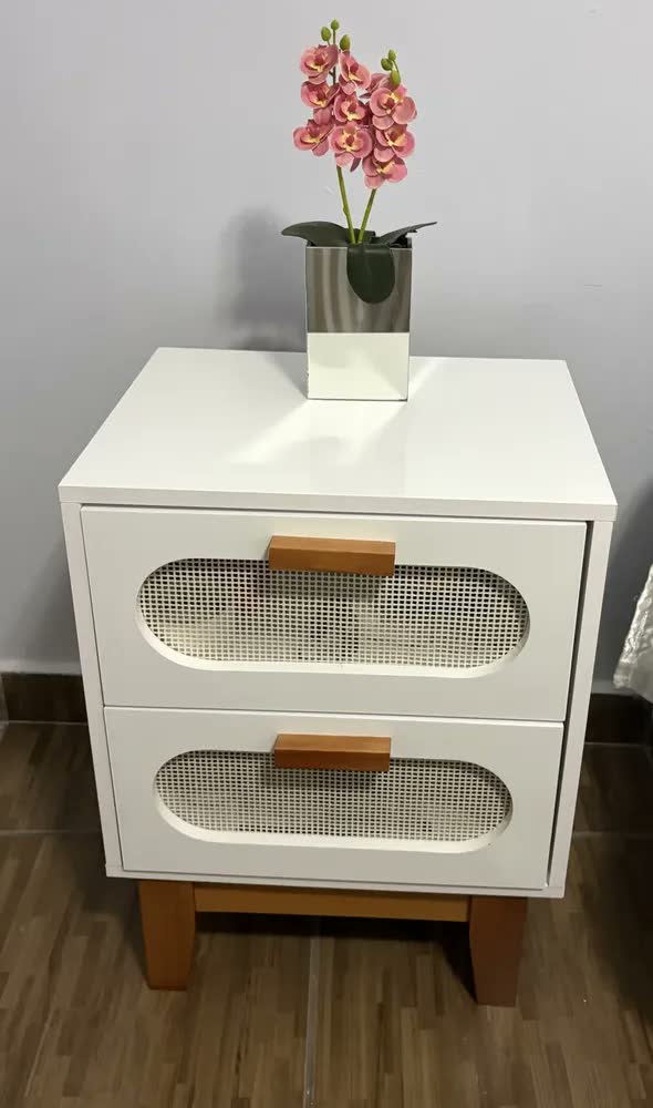 foto de Mesa Cabeceira Retrô Boho Chic Pés Em Madeira Santorini 45cm