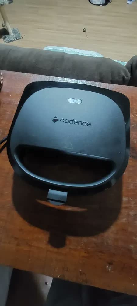 foto de Sanduicheira Elétrica Cadence Sandugrill Preta Cor Preto