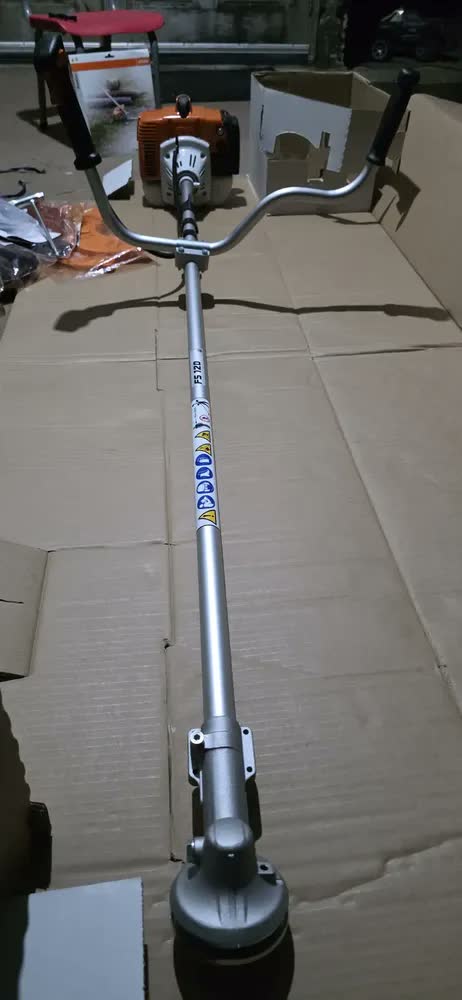 foto de ROÇADEIRA STIHL FS 120 COM LÂMINA