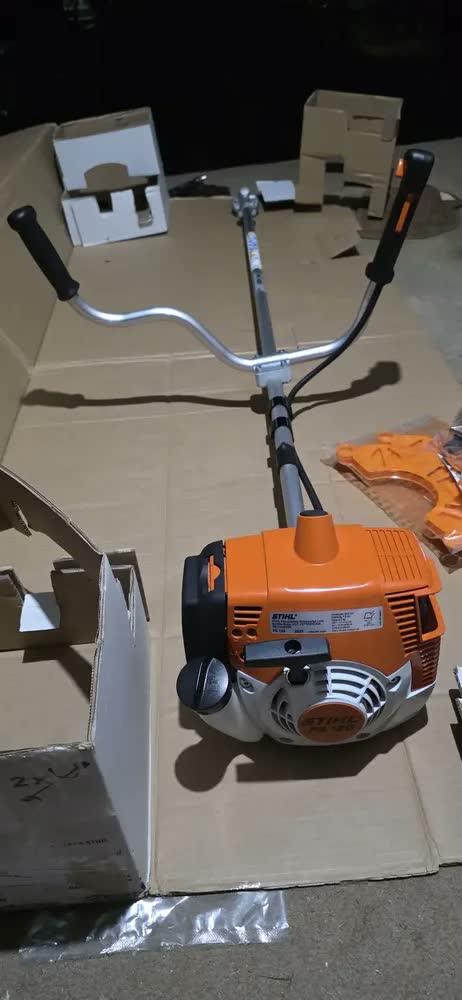 foto de ROÇADEIRA STIHL FS 120 COM LÂMINA
