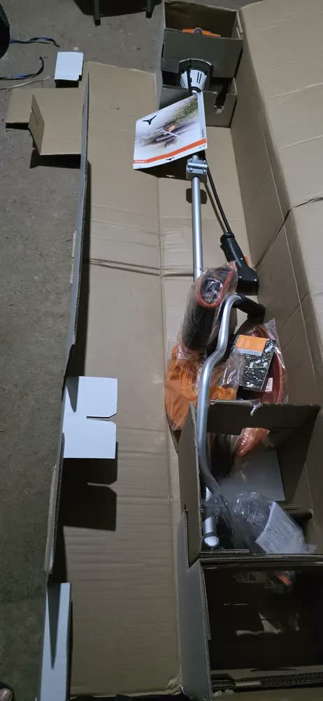 foto de ROÇADEIRA STIHL FS 120 COM LÂMINA