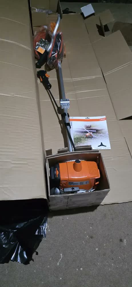 foto de ROÇADEIRA STIHL FS 120 COM LÂMINA