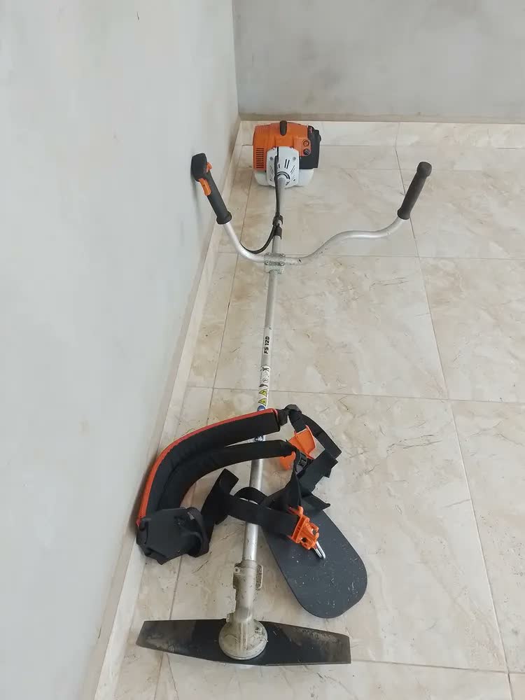 foto de ROÇADEIRA STIHL FS-120 A COMBUSTAO