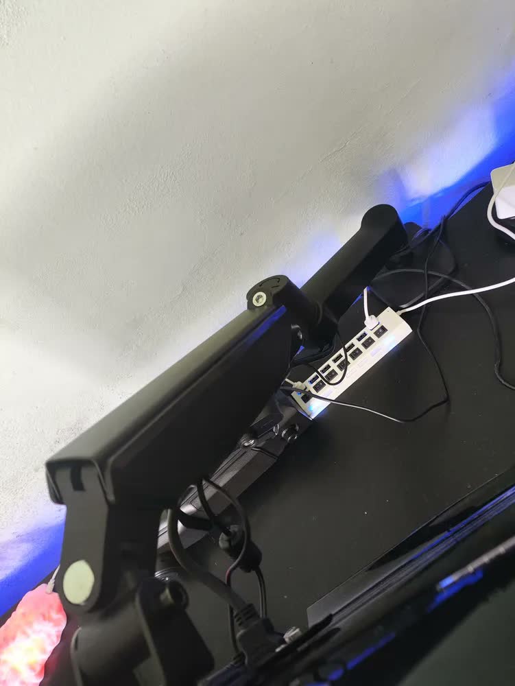 foto de Suporte Ajustável de Mesa WLK com Braço Articulado e Pistao a Gas 10kg Mnitor de até 35 Polegadas