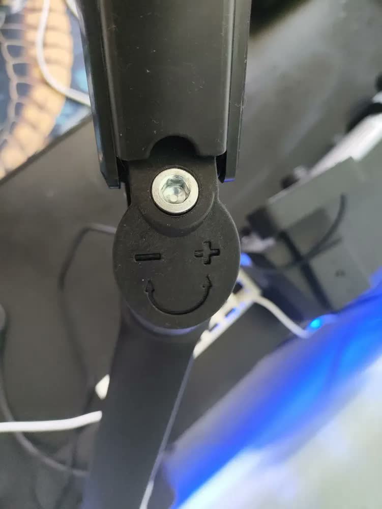 foto de Suporte Ajustável de Mesa WLK com Braço Articulado e Pistao a Gas 10kg Mnitor de até 35 Polegadas