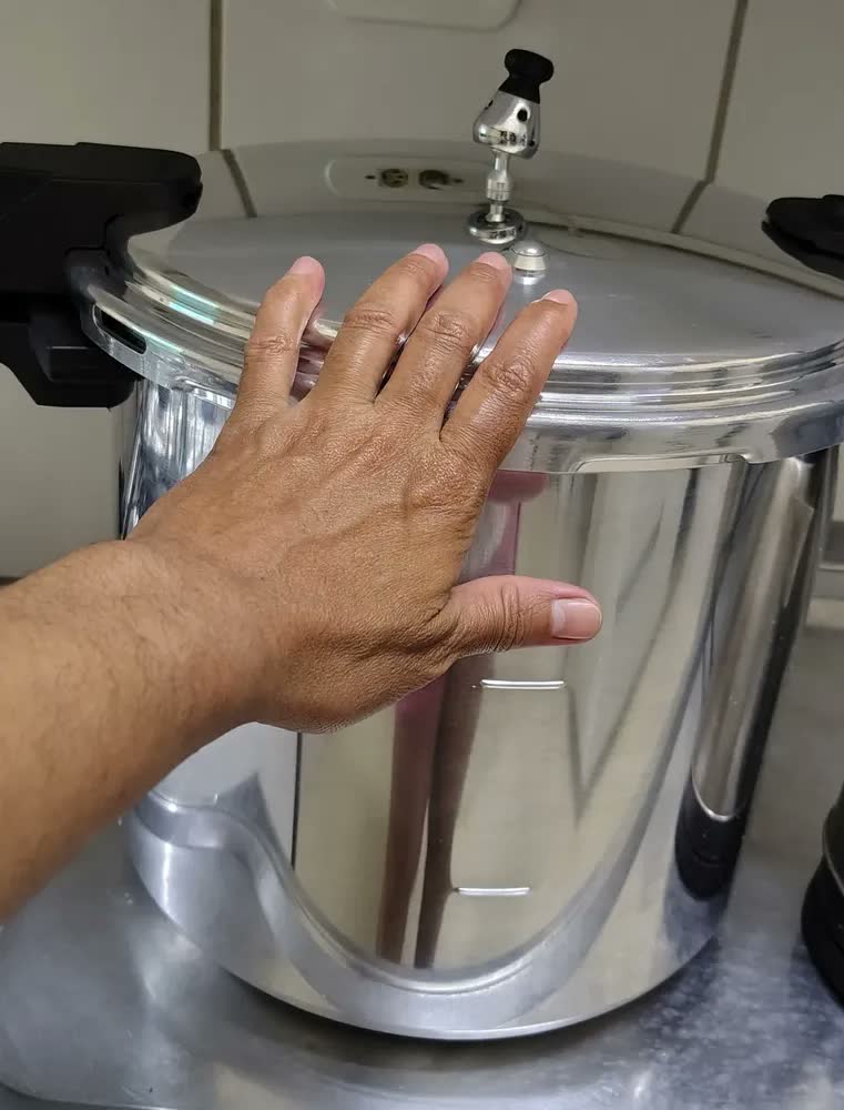 foto de Panela De Pressão De Alta Capacidade Rochedo Pro 20l Rochedo