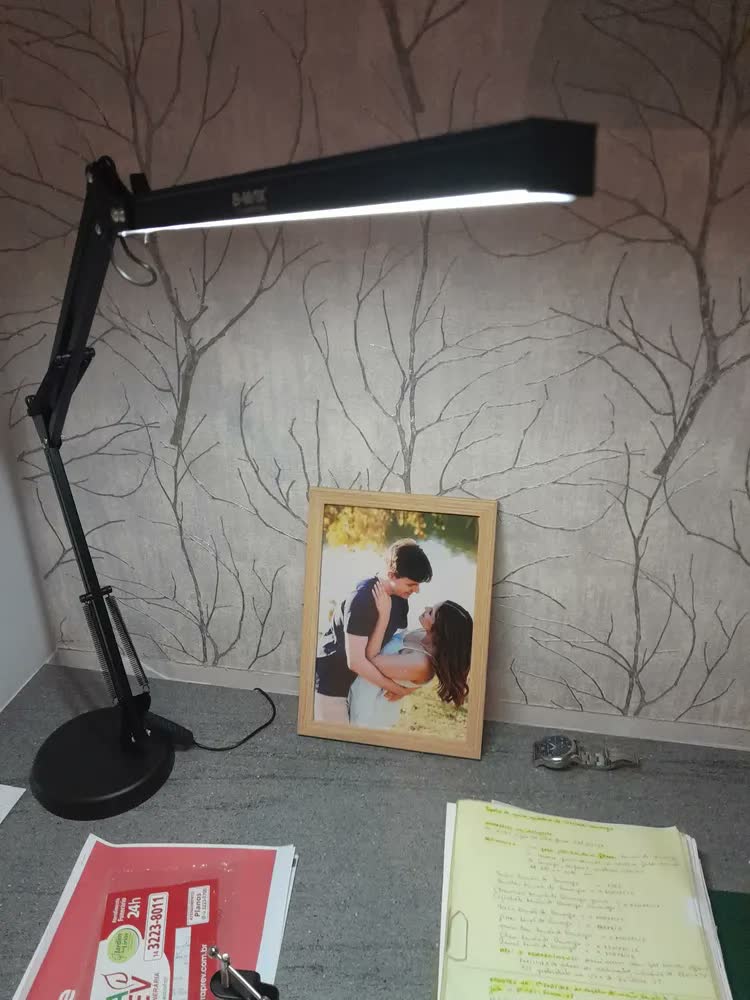 foto de Luminária De Mesa Led Articulado Com Base Fixa E Garra Usb