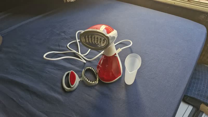 foto de Ferro Vaporizador De Roupas Black+decker Portatil 1200w