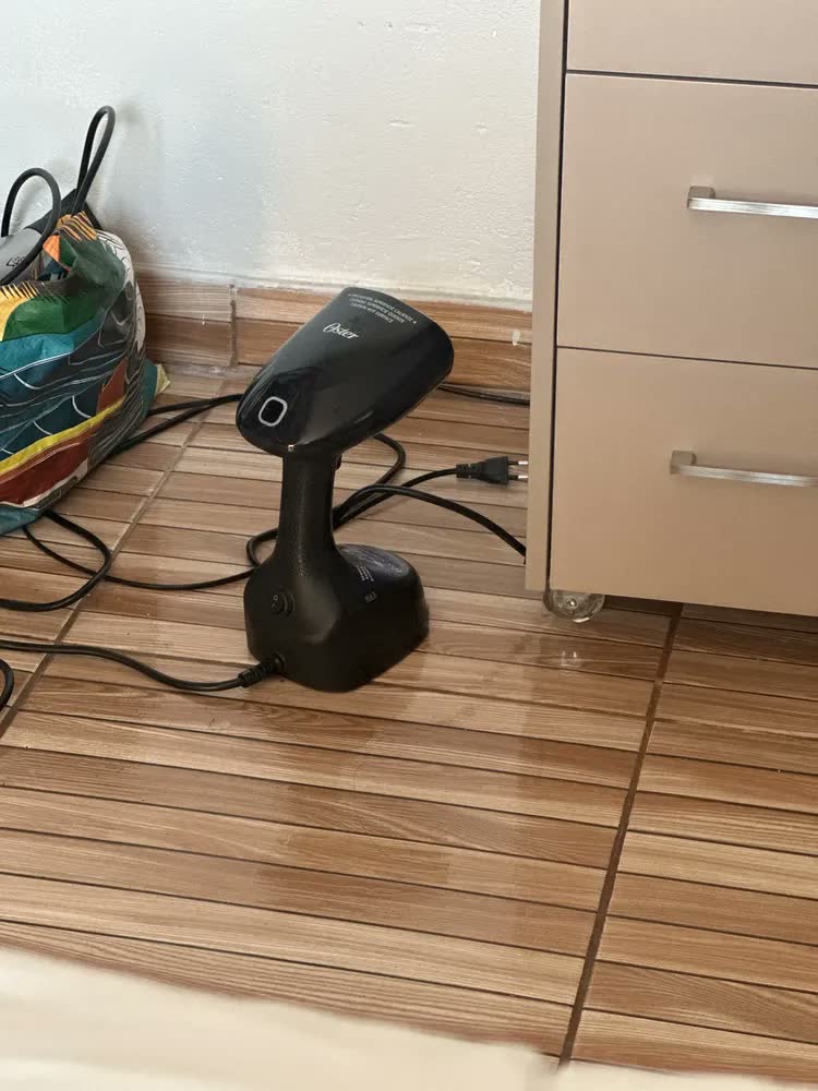 foto de Vaporizador Portátil Power Oster Preto 220V 1270W GCSTES-101-057
