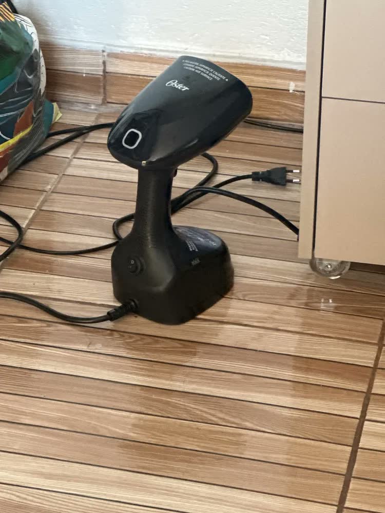 foto de Vaporizador Portátil Power Oster Preto 220V 1270W GCSTES-101-057
