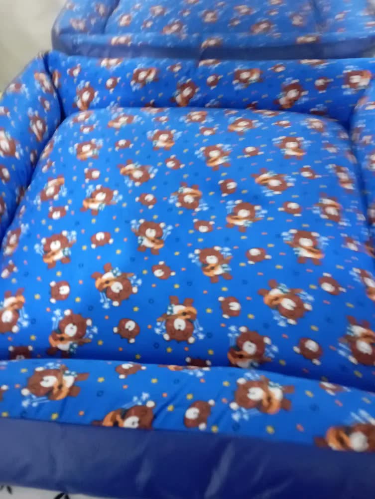 foto de Cama Pet Caminha Para Cães Gato Quadrada Impermeável Lavável