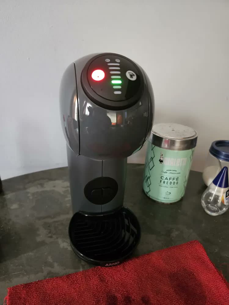foto de Cafeteira Expresso Nescafé Dolce Gusto Arno Genio S Basic Cor Grafite