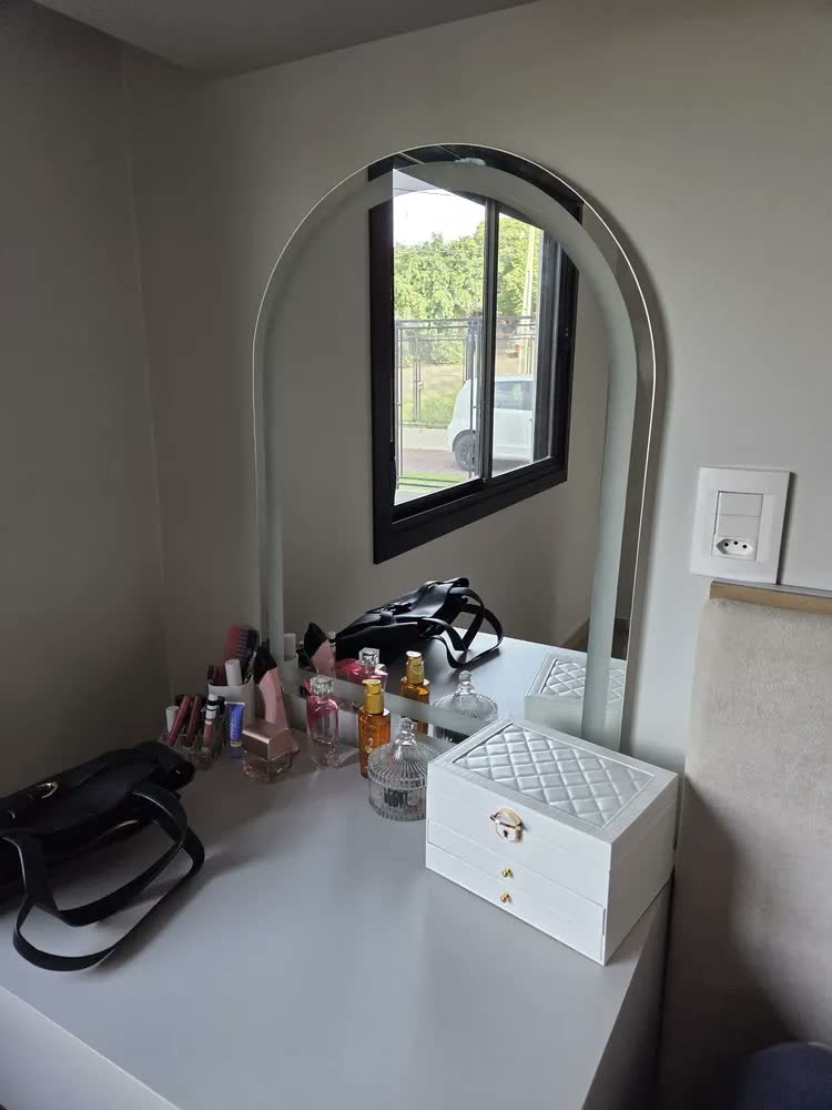 foto de Espelho Grande Oval Base Reta Arco Led Touch 60x80 Lapidado