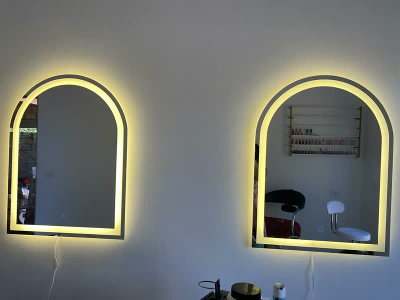 foto de Espelho Grande Oval Base Reta Arco Led Touch 60x80 Lapidado