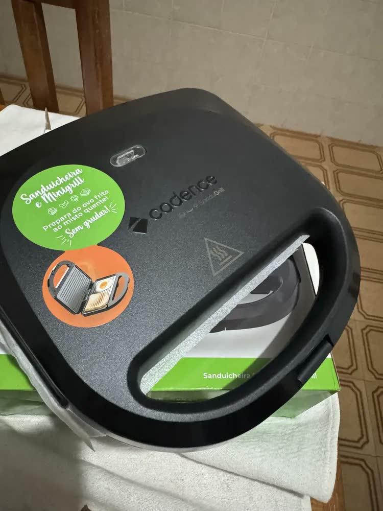 foto de Sanduicheira Elétrica San230 Cadence 750w 2 Chapas Antiaderentes Cor Preto
