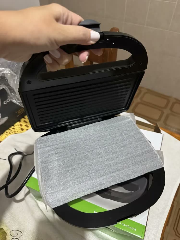 foto de Sanduicheira Elétrica San230 Cadence 750w 2 Chapas Antiaderentes Cor Preto