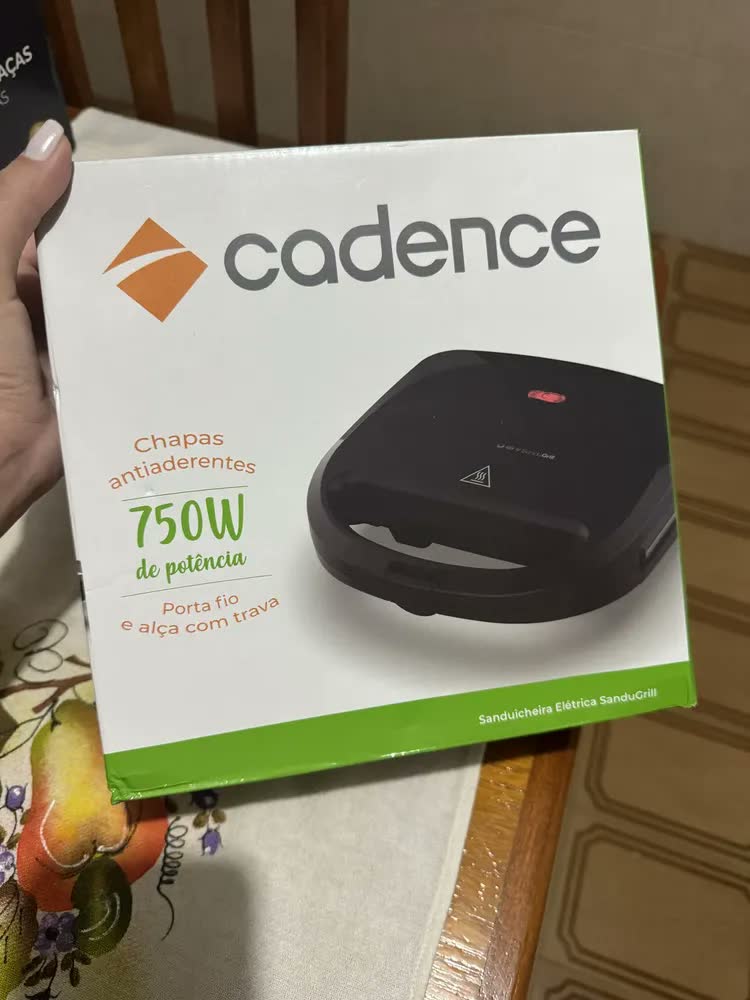 foto de Sanduicheira Elétrica San230 Cadence 750w 2 Chapas Antiaderentes Cor Preto