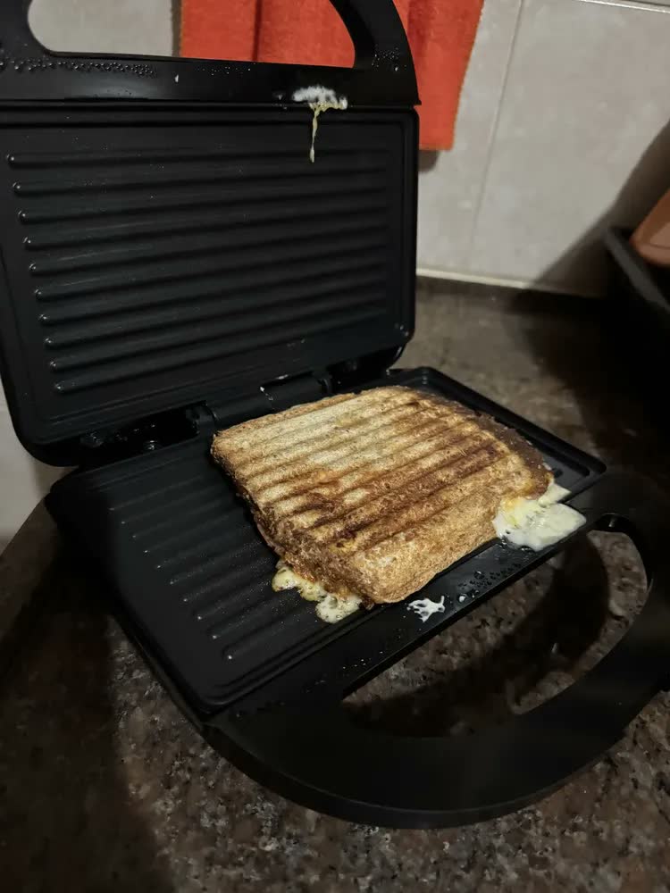 foto de Sanduicheira Elétrica San230 Cadence 750w 2 Chapas Antiaderentes Cor Preto