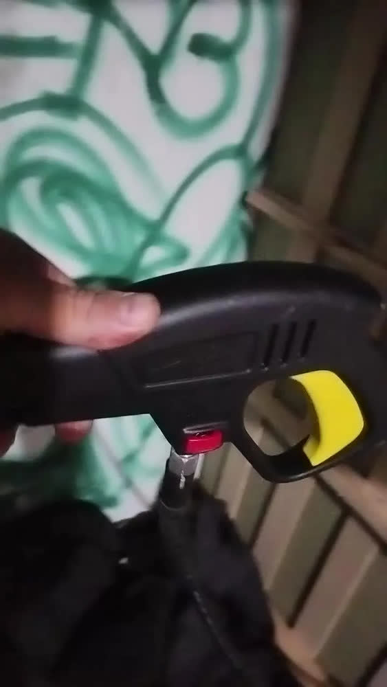 foto de Pistola Gatilho Lavadora Alta Pressão Lavor Cor Preto