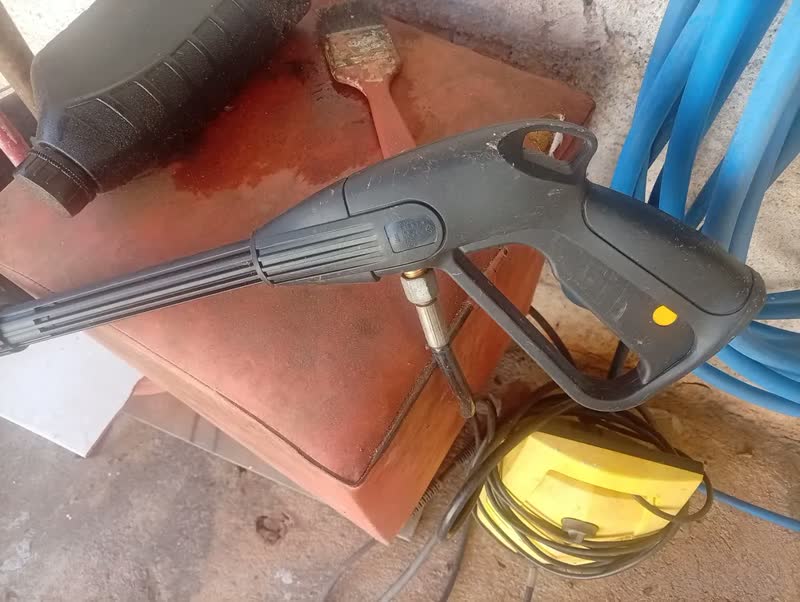 foto de Pistola Gatilho Lavadora Alta Pressão Lavor Cor Preto