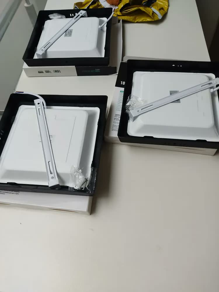 foto de Kit 3 Plafon Preto Led Sobrepor 20x20 Luz Neutra 4000k 18w