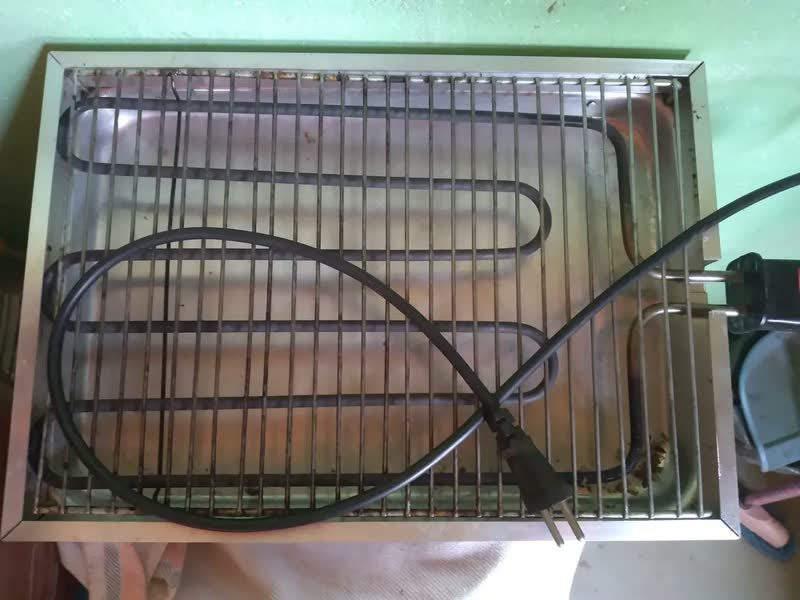 foto de Churrasqueira Elétrica Rizzolar RizzoGrill 1.6kW Prata Compacta Portátil
