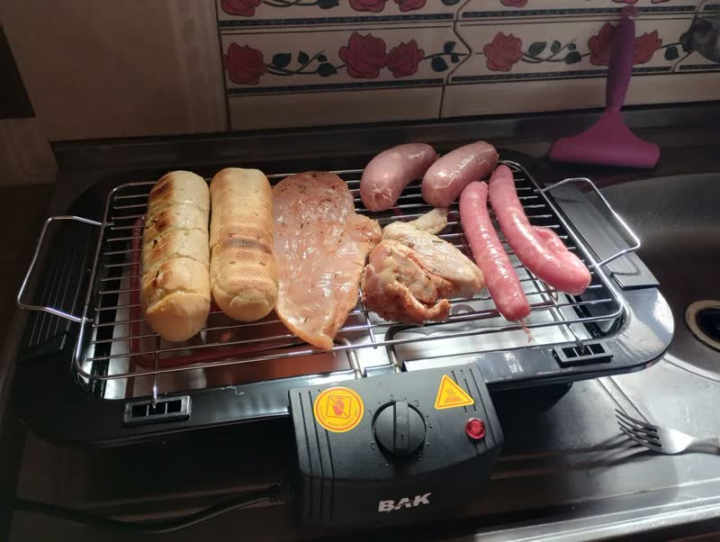 foto de Churrasqueira Elétrica Bak Sem Fumaça BBQ 5 Níveis Temperatura Preta