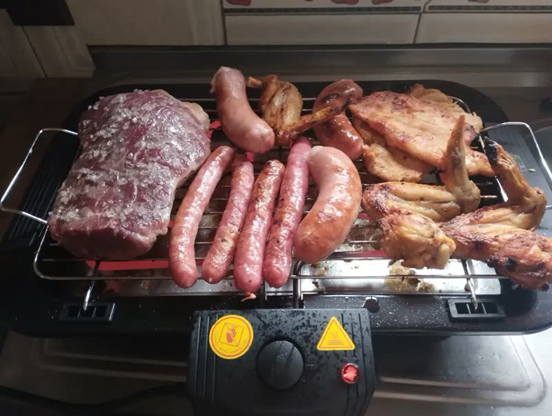 foto de Churrasqueira Elétrica Bak Sem Fumaça BBQ 5 Níveis Temperatura Preta