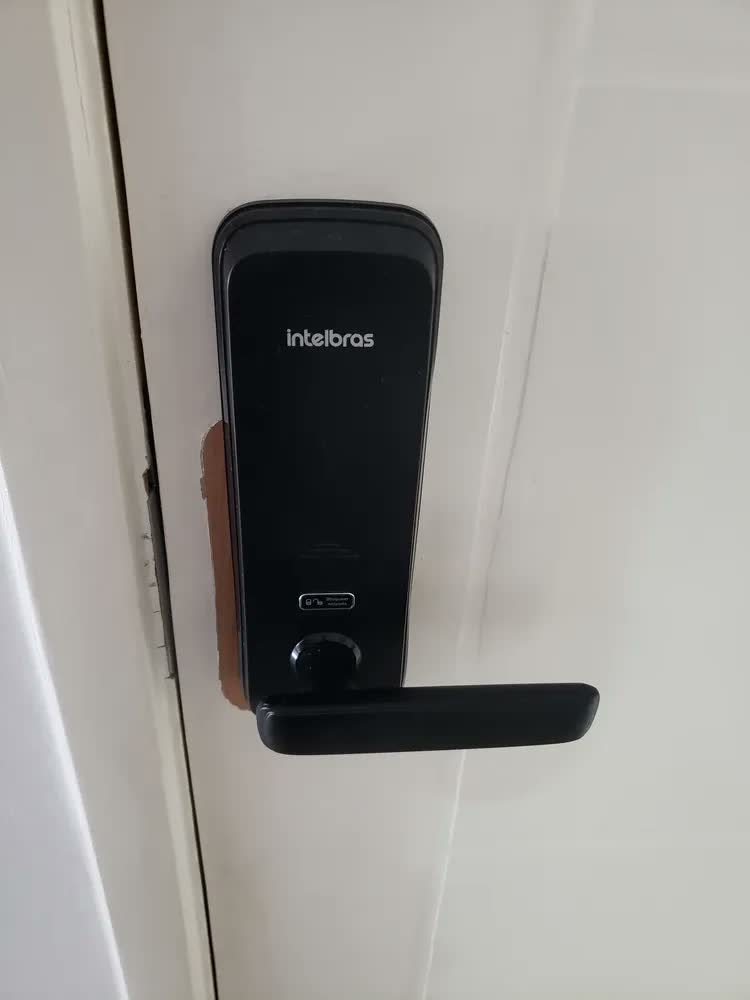 foto de Fechadura Smart Inteligente De Embutir com Maçaneta Mfv 3000 Preta Intelbras Cor Preto