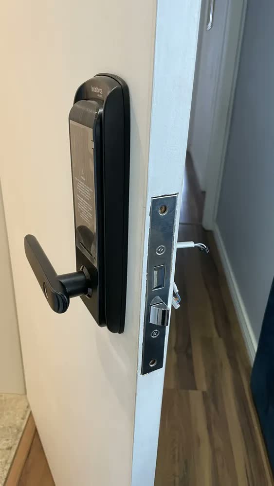 foto de Fechadura Smart Inteligente De Embutir com Maçaneta Mfv 3000 Preta Intelbras Cor Preto