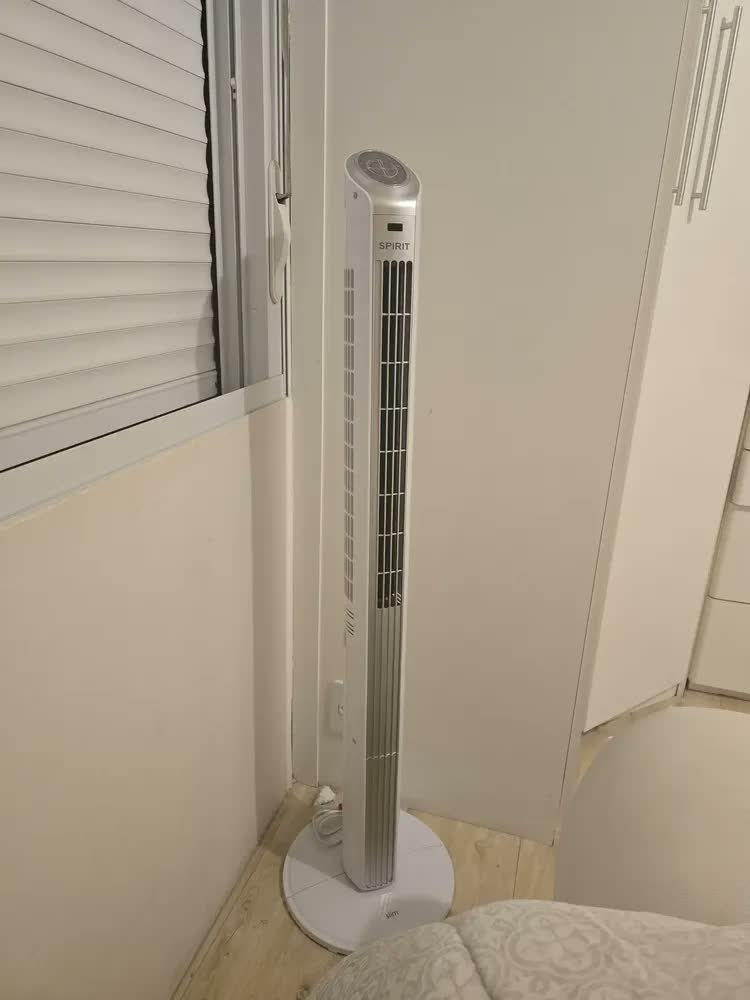foto de Ventilador de Torre Spirit Maxximos Elegant TS1200 1,20m 40W com Controle Remoto 3 Velocidades Oscilante 75° Timer 8 Horas Modo Sono e Vento Natural Branco Prata