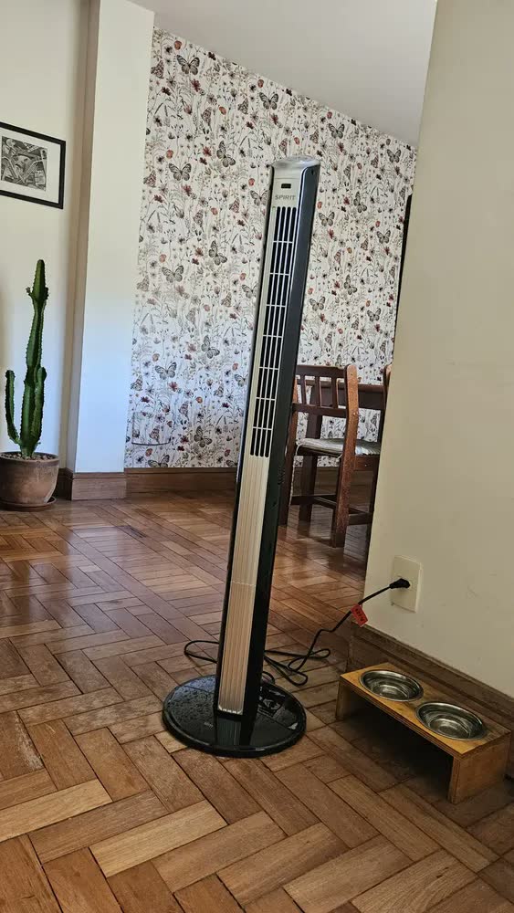foto de Ventilador de Torre Spirit Maxximos Elegant TS1200 1,20m 40W com Controle Remoto 3 Velocidades Oscilante 75° Timer 8 Horas Modo Sono e Vento Natural Branco Prata