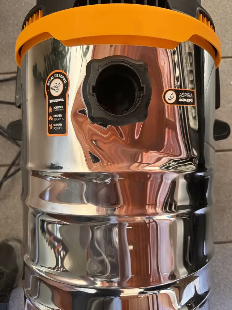 foto de Aspirador de Pó e Água WAO GTW Inox 70i 2800W com Dois Motores e Autolimpeza 70 Litros