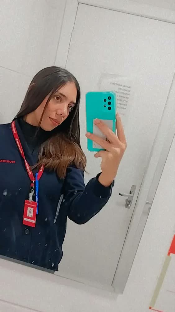 foto de Plancha de cabello Taiff Clássica Cerâmica Chapa Taiff, Alisa, Modela negra