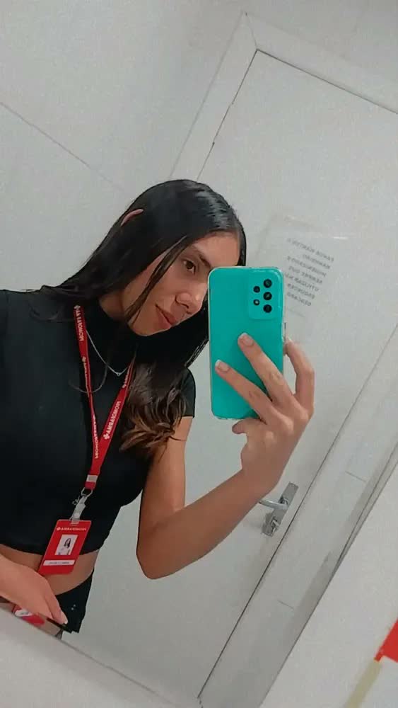 foto de Plancha de cabello Taiff Clássica Cerâmica Chapa Taiff, Alisa, Modela negra