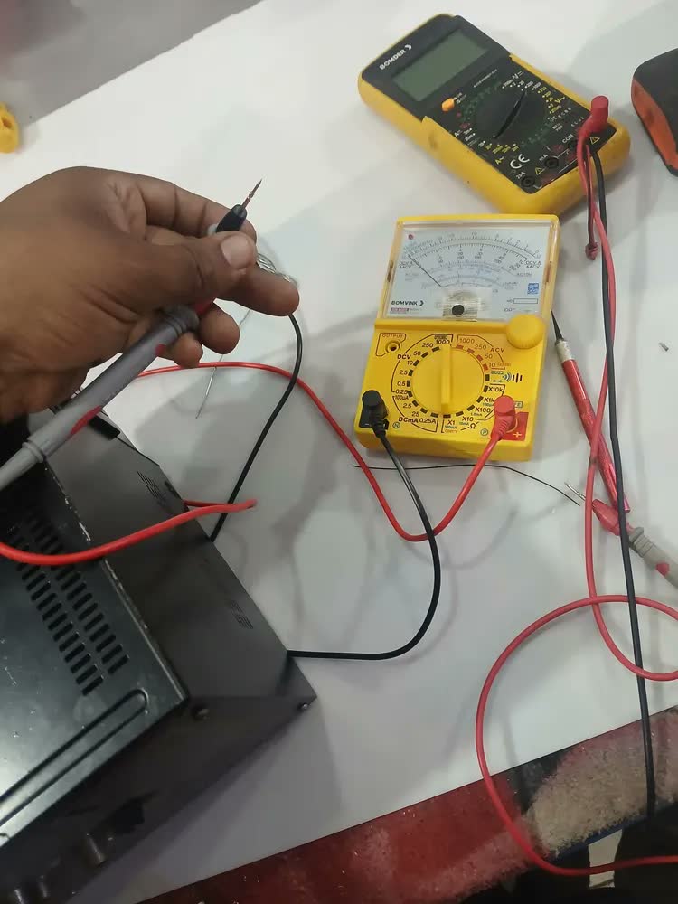foto de Multímetro Analógico Bomder para Tensão e Corrente até 1000V