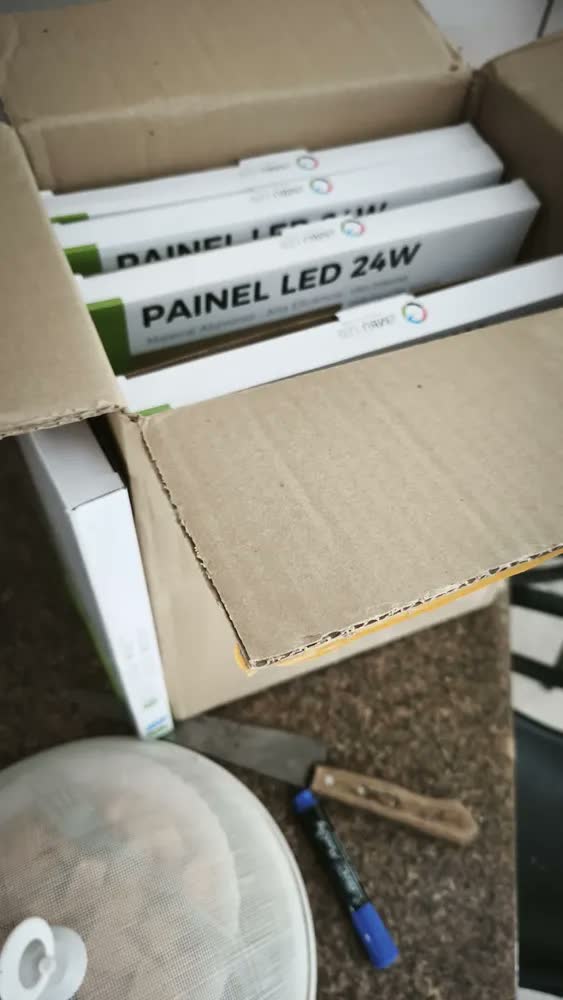 foto de Painel Plafon Led Embutir Slim 30x30 24w Quadrado Estrutura Branco Luz 6000k Branco Frio