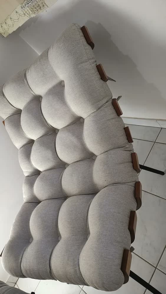 foto de Poltrona Costela Com Puff Linho Para Sala Quarto Luxo Cor Poltrona Costela E Puff Linho Bege Claro Desenho Do Tecido Poltrona Linho