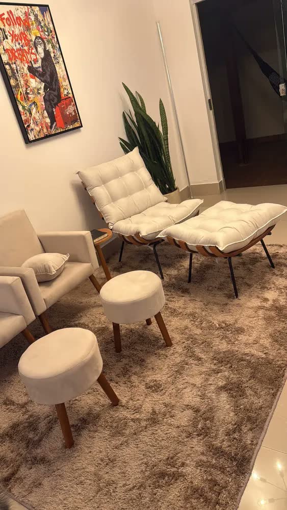 foto de Poltrona Costela Com Puff Linho Para Sala Quarto Luxo Cor Poltrona Costela E Puff Linho Bege Claro Desenho Do Tecido Poltrona Linho