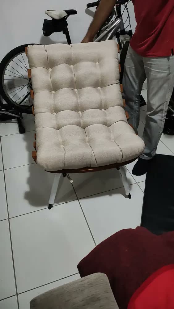 foto de Poltrona Costela Com Puff Linho Para Sala Quarto Luxo Cor Poltrona Costela E Puff Linho Bege Claro Desenho Do Tecido Poltrona Linho