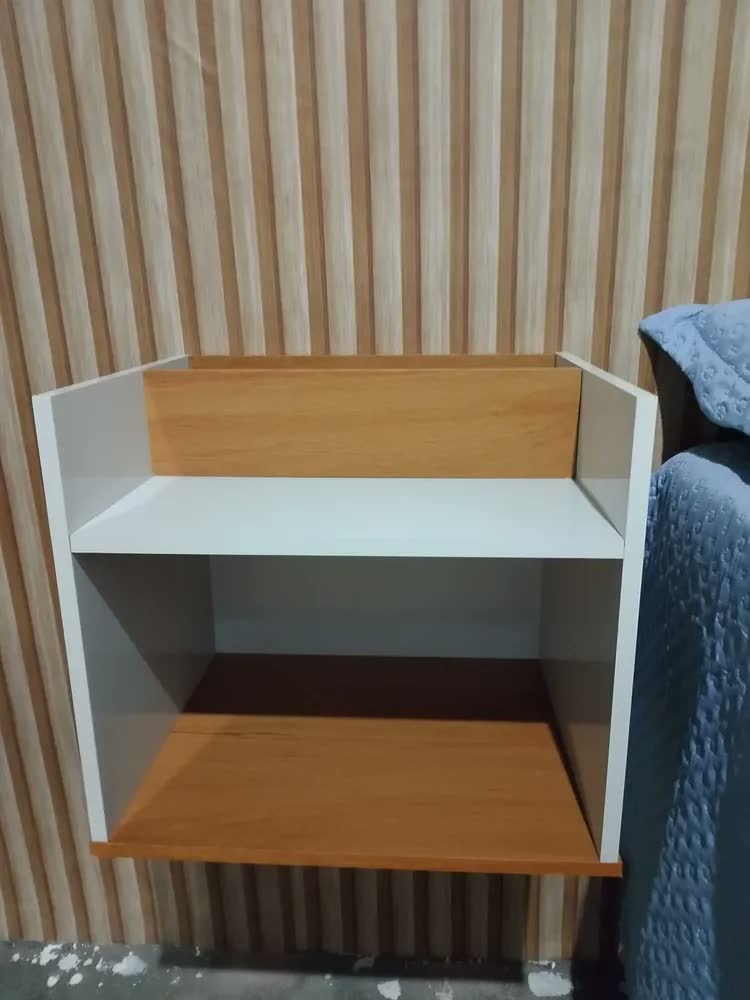 foto de Mesinha  Cabeceira Cama Box C/ Prateleira Suspensa Compacta