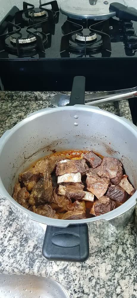 foto de Panela De Pressão Cozinha Profissional Restaurante 20 Litros Cor Cinza