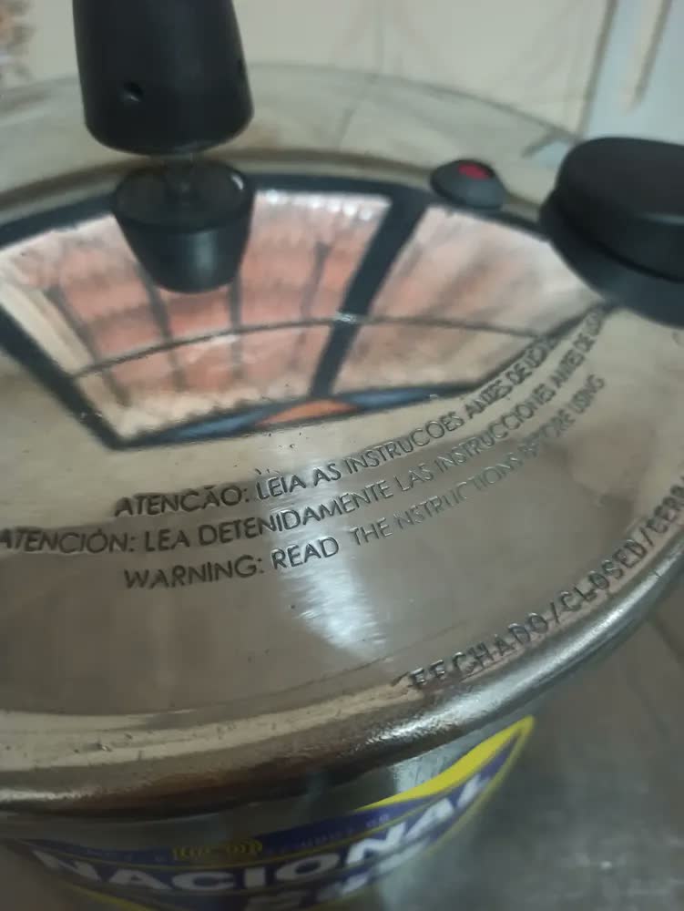 foto de Panela De Pressão Cozinha Profissional Restaurante 20 Litros Cor Cinza