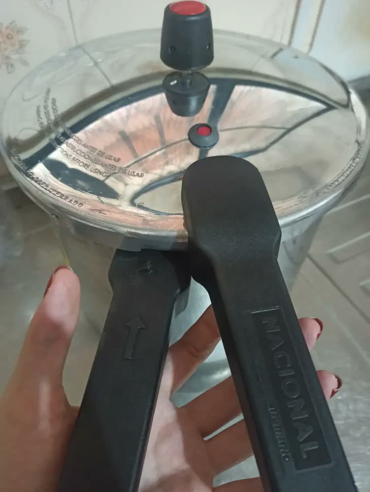 foto de Panela De Pressão Cozinha Profissional Restaurante 20 Litros Cor Cinza