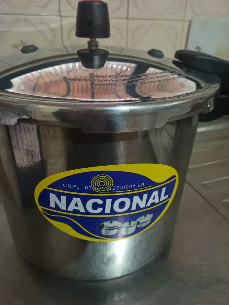 foto de Panela De Pressão Cozinha Profissional Restaurante 20 Litros Cor Cinza